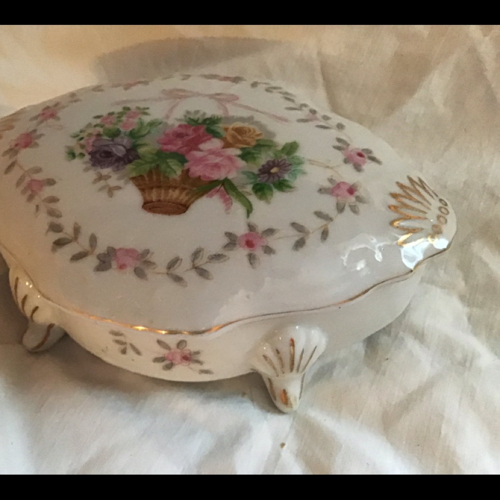 Antique Bristol Garden Porcelain Trinket Box Excellent 4 footed Valentine’s Day